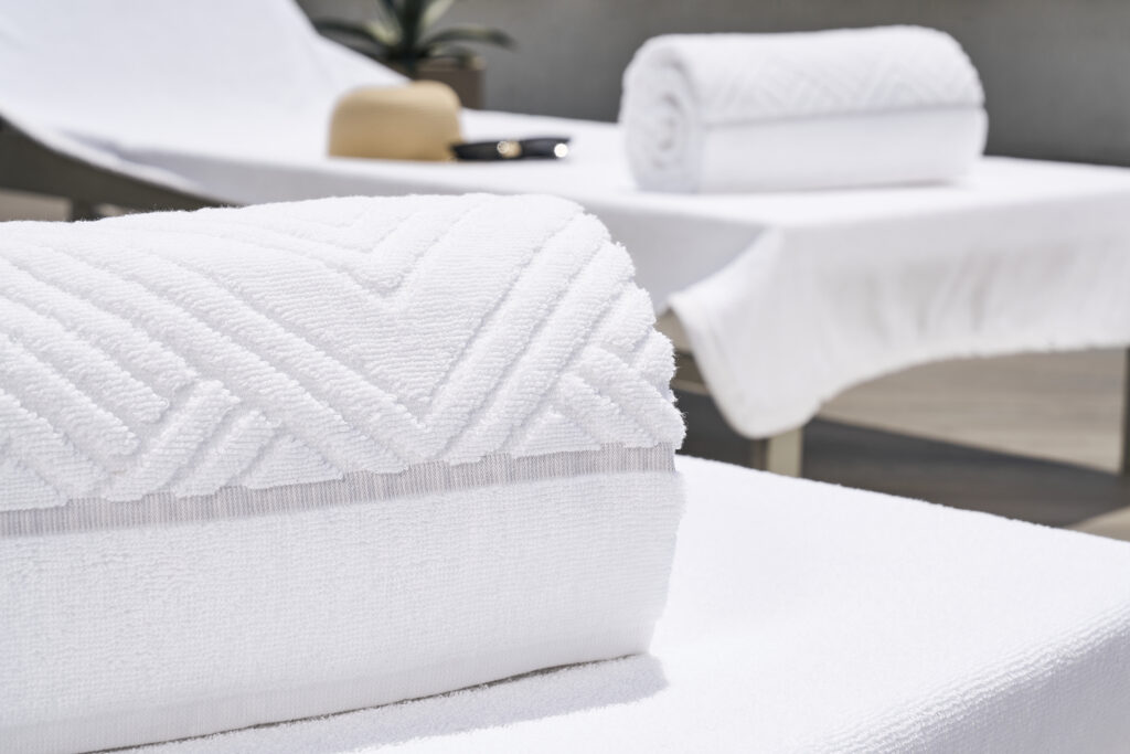 1Concier - Geo Sculpted Pool Towel